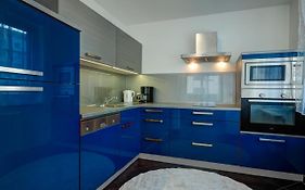 Carin Deluxe I